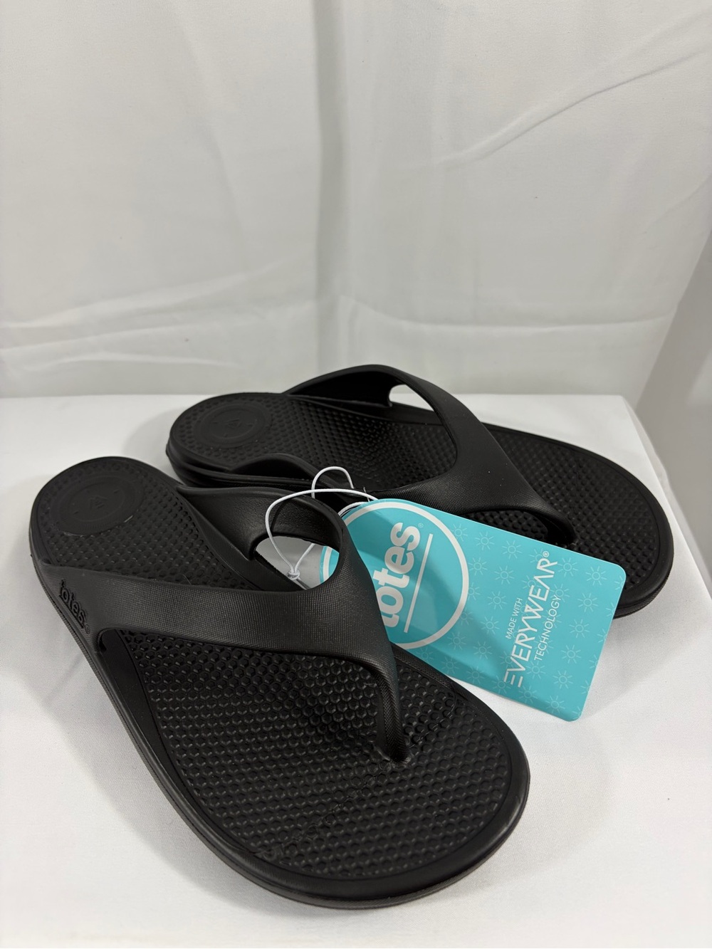 NWT totes Women’s Size 6 Black Flip Flop Sandals